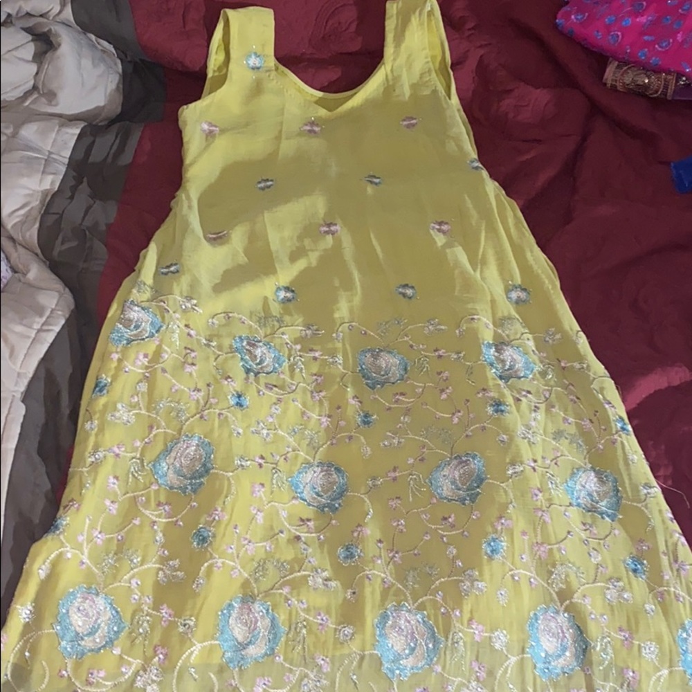 Sleeveless Indian fancy suit